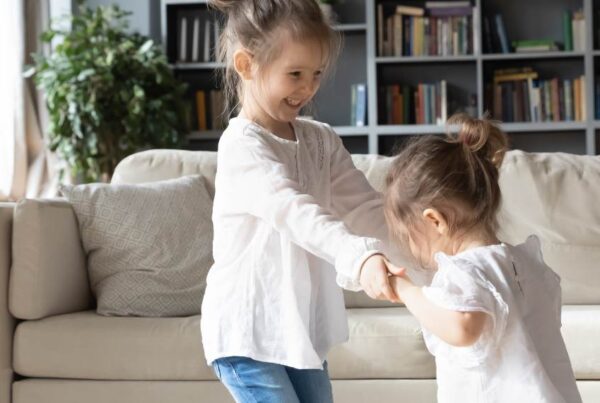 Niños en movimiento, niños felices