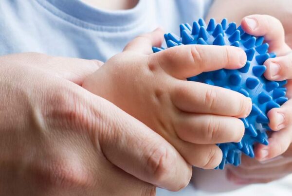 ¿Por qué es importante estimular sensorialmente a los niños?